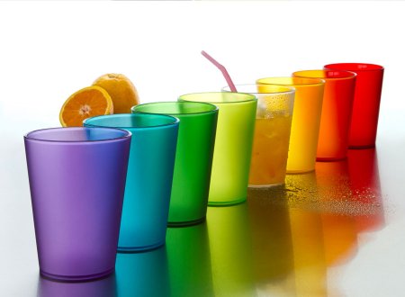 Vasos cónicos en colores traslúcidos